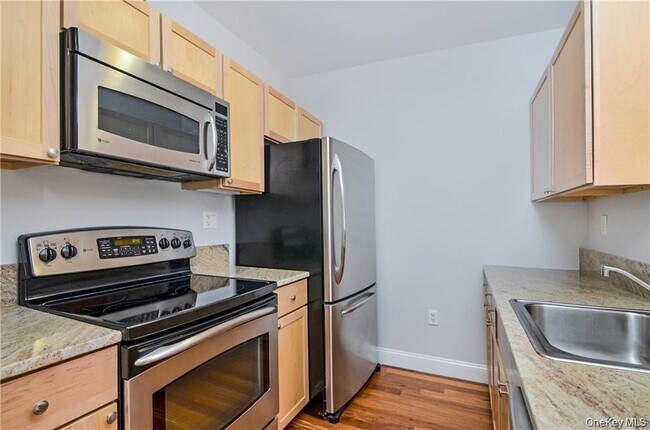 Building Photo - 543 Main St