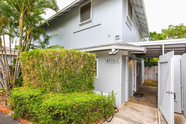 Building Photo - Kahala Avenue Beachside - remodeled 2 bedroom, 1 bath with Luxury Vinyl Plank Flooring