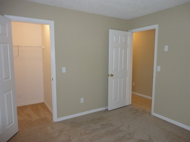 Building Photo - 250 Misty Meadow Dr