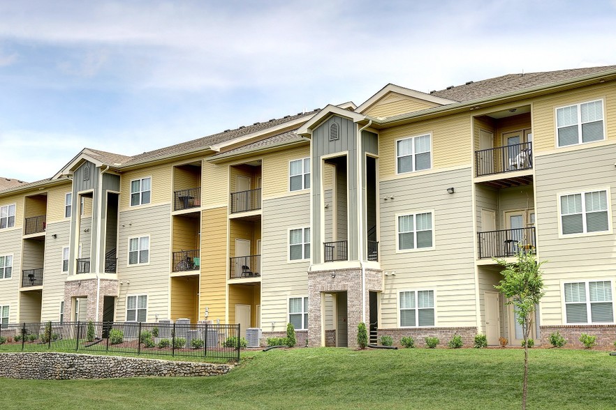 Primary Photo - The Paddock at Grandview Apartments