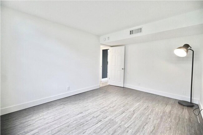 Building Photo - 2651 S Course Dr