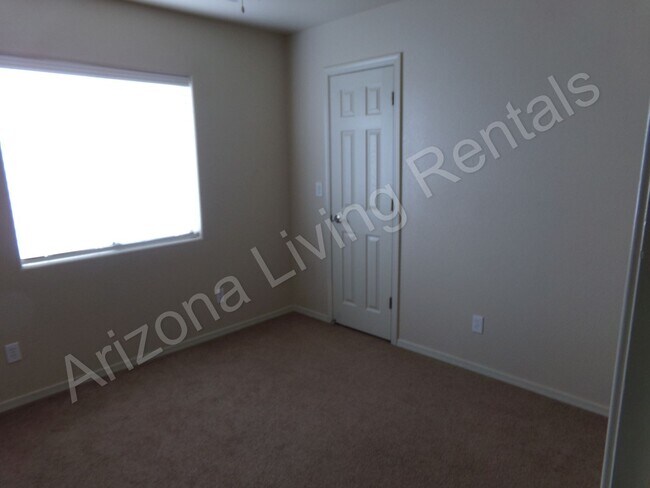Building Photo - IMMACULATE 3 BEDROOM HOME