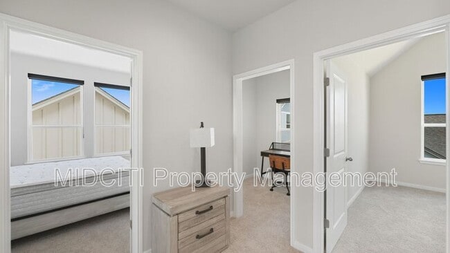 Building Photo - 2133 Hofstaat