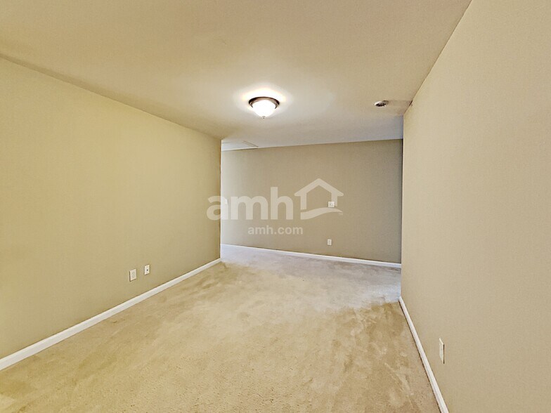 Building Photo - 255 Shaw Dr
