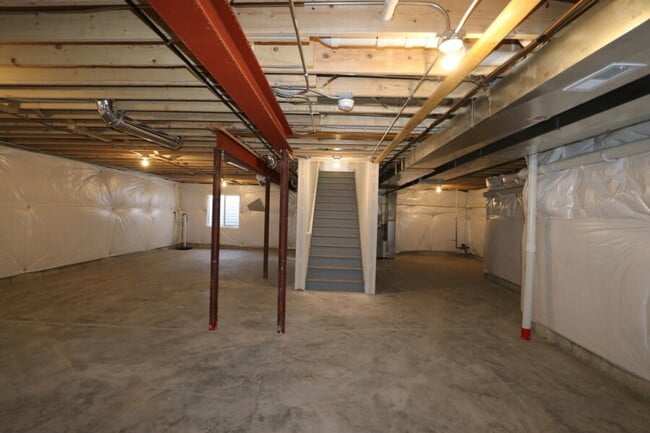 Building Photo - 608 Henry Ln