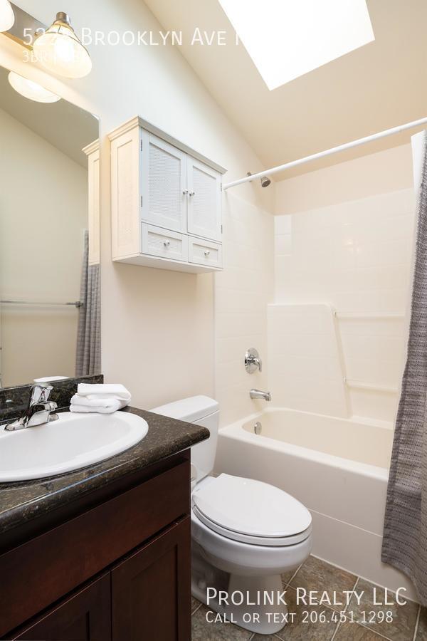 Building Photo - 5228 Brooklyn Ave NE