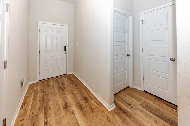 Building Photo - 303 Schuylerville Dr