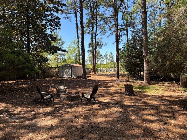 Building Photo - 520 N Hale St