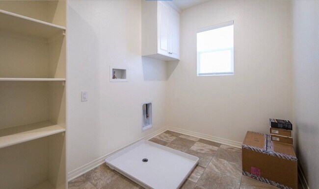 Building Photo - Beautiful 3-Bedroom, 2.5-Bathroom Home for...