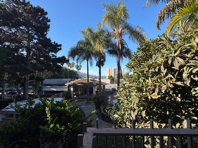 Building Photo - Beautiful 3Bd/2Ba Condo Located in La Jolla!