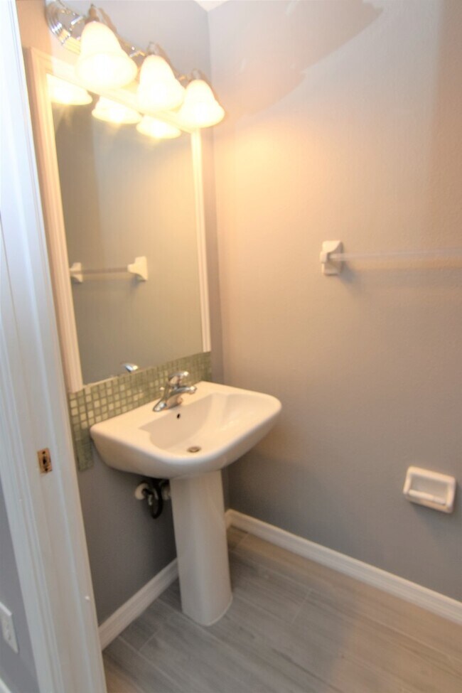 Building Photo - 11018 Black Swan Ct