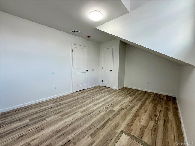 Building Photo - 728 US-6