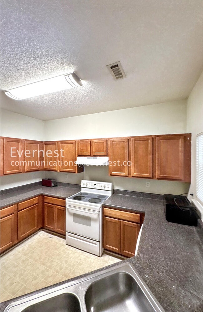 Building Photo - 7688 Creekside Ln