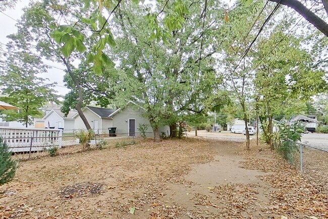 Building Photo - 964-966 Oakwood Ave