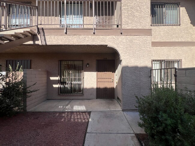 Primary Photo - BEAUTIFUL CONDO WITH AN OPEN SPACIOUS FLOO...