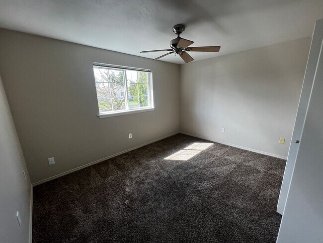 Building Photo - 210-220 N 2nd St