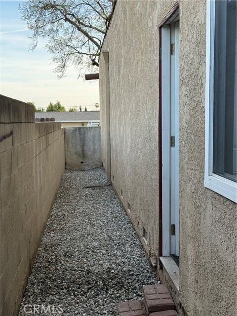 Building Photo - 605 Highlander Ave