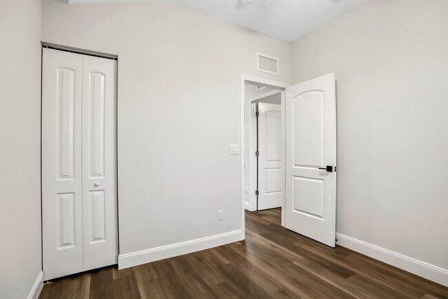 Building Photo - 524 Arricola Ave