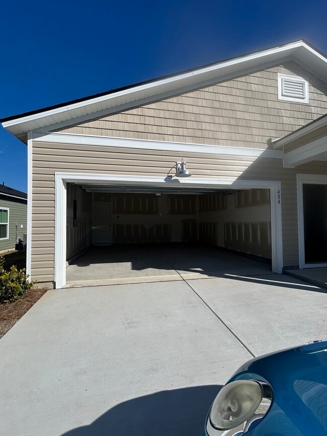 Building Photo - 404 Lehamite Ct