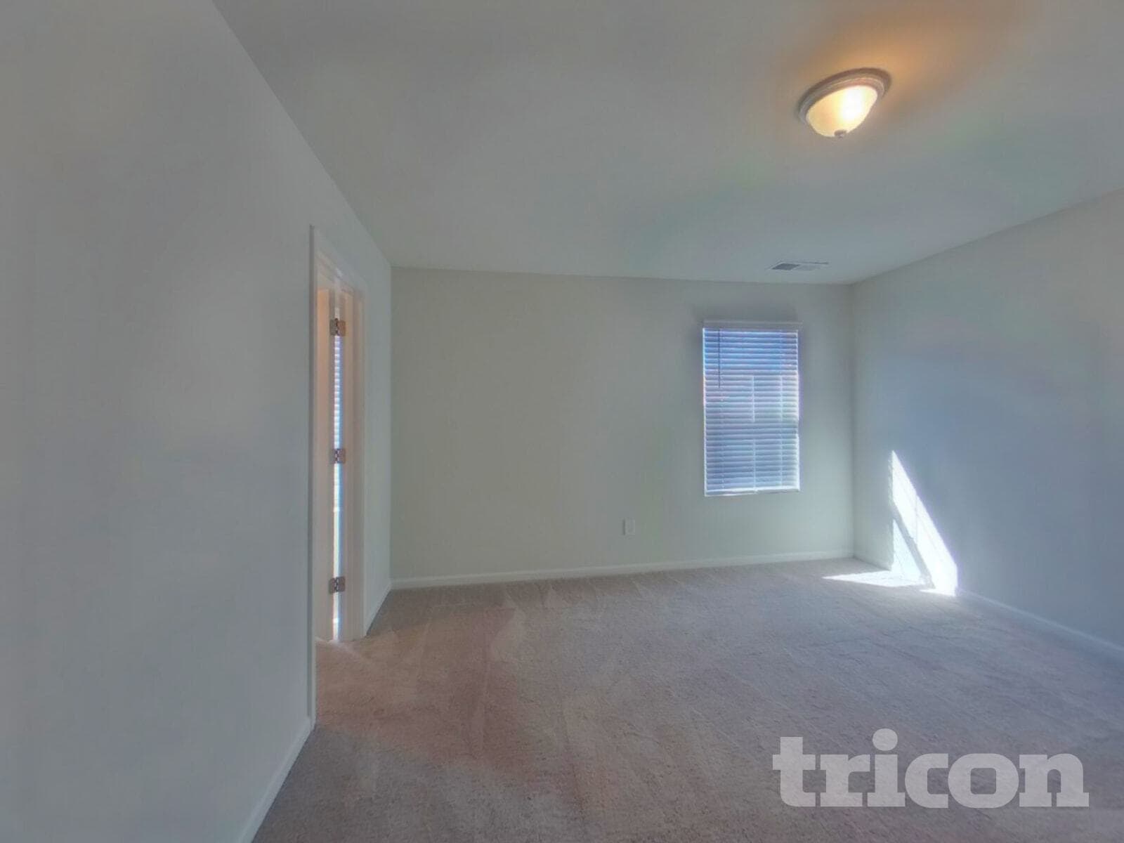 Building Photo - 14 Chalet Ct