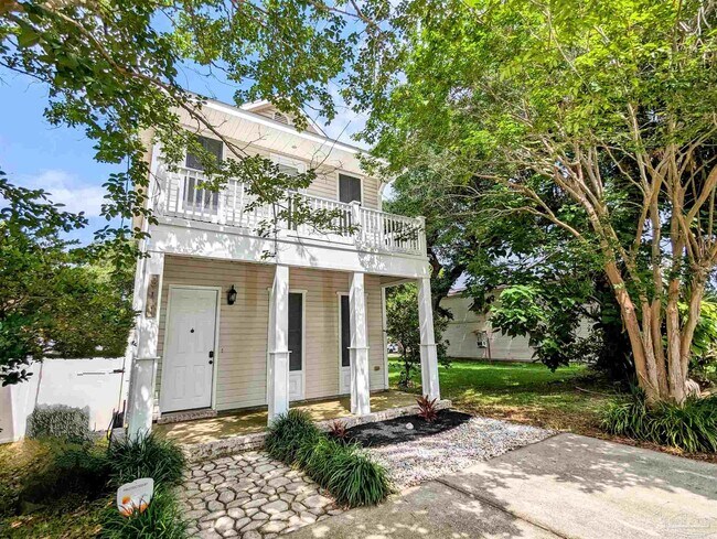 Building Photo - 811 N Tarragona St