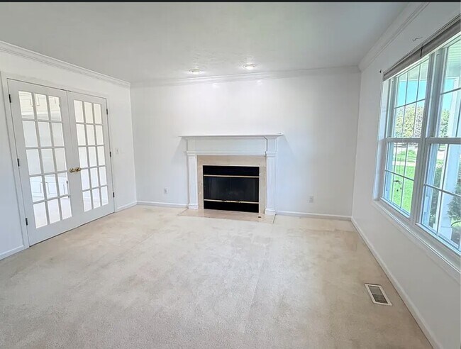 Building Photo - 611 Buttercup Dr