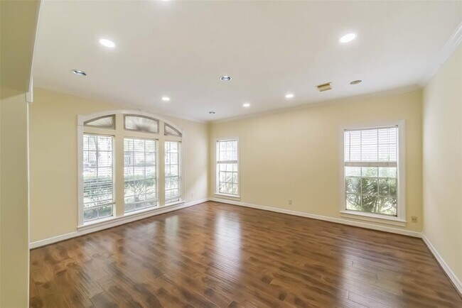Building Photo - 1706 Galleon Oaks Dr