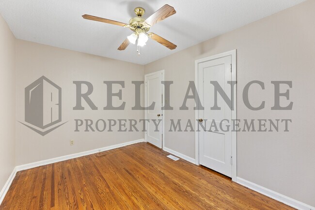 Building Photo - 1912 N Hood St