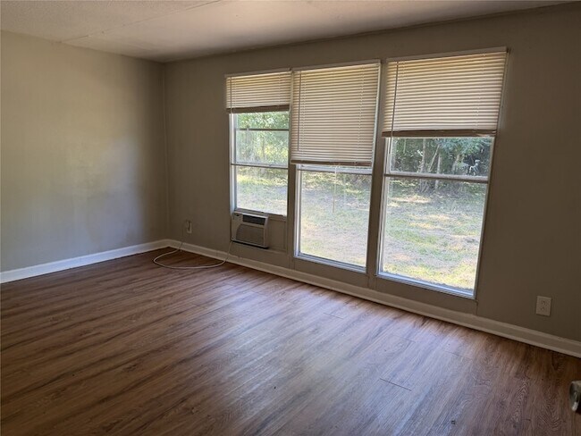 Building Photo - 10779 Doe Hill Dr