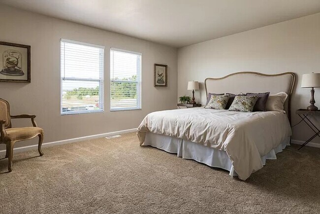 Building Photo - Your Serene Retreat in Kentwood