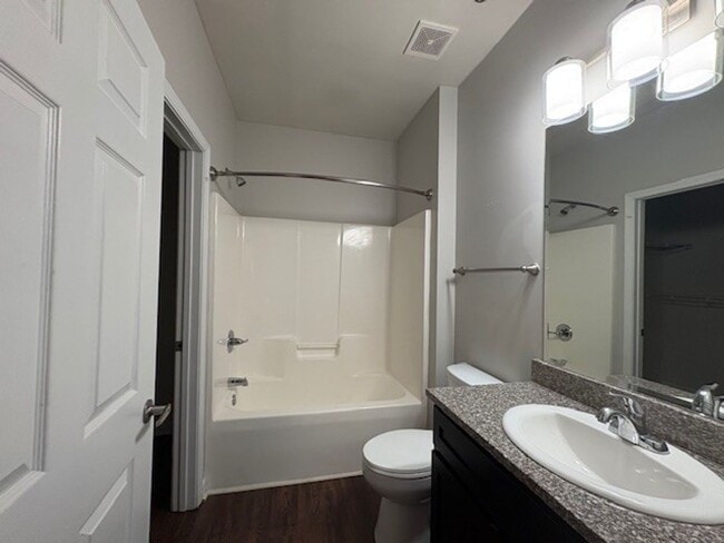 Building Photo - 476 Poplar St