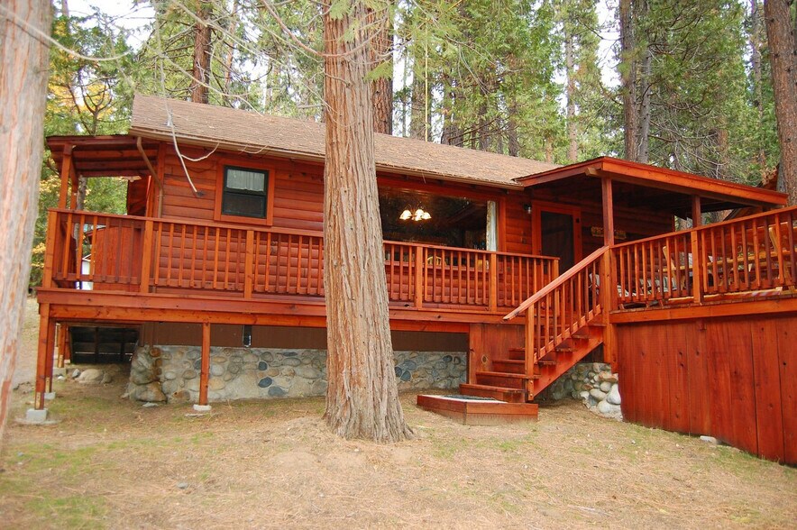Building Photo - 8037 Woodpecker Way