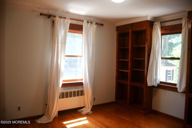 Building Photo - 303 Deerfoot Ln