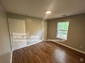 Building Photo - Charming 4-Bedroom Home with Modern Amenit...