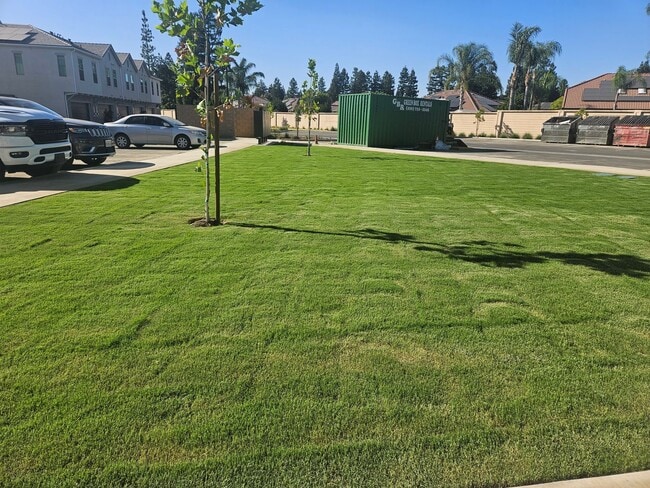 Building Photo - COMING SOON! Gorgeous 3/2 Town Home in Clovis with Solar!