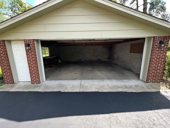 Building Photo - 12208 Ridge Crest Dr