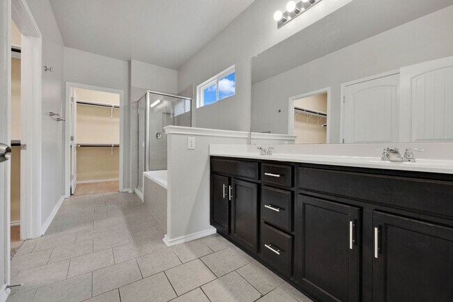 Building Photo - Beautiful 5-Bedroom Home for Rent in Valley Ranch!