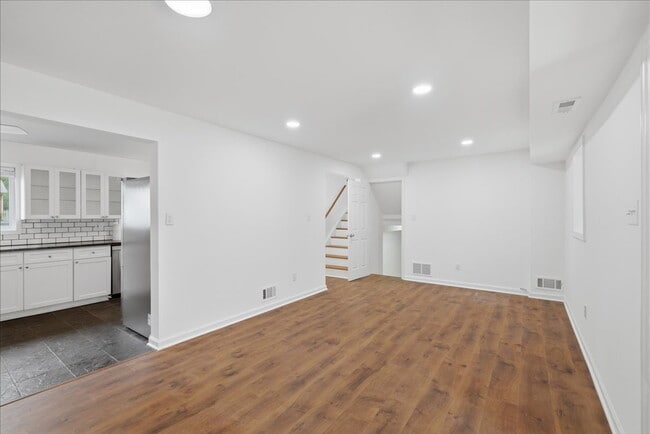Building Photo - Charming Split-Level Home in the Heart of Alexandria
