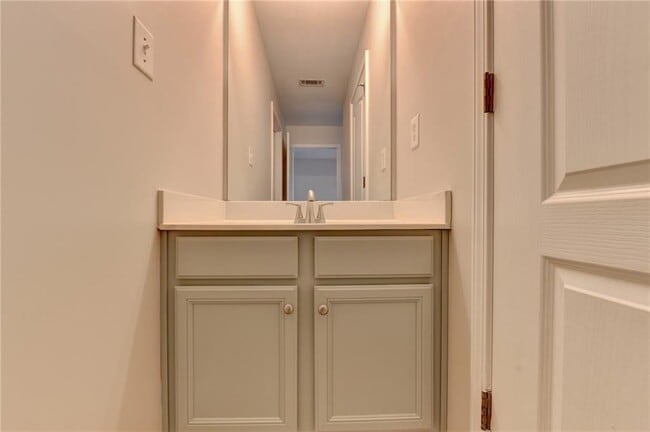 Building Photo - 522 Suwanee Oaks Dr NE