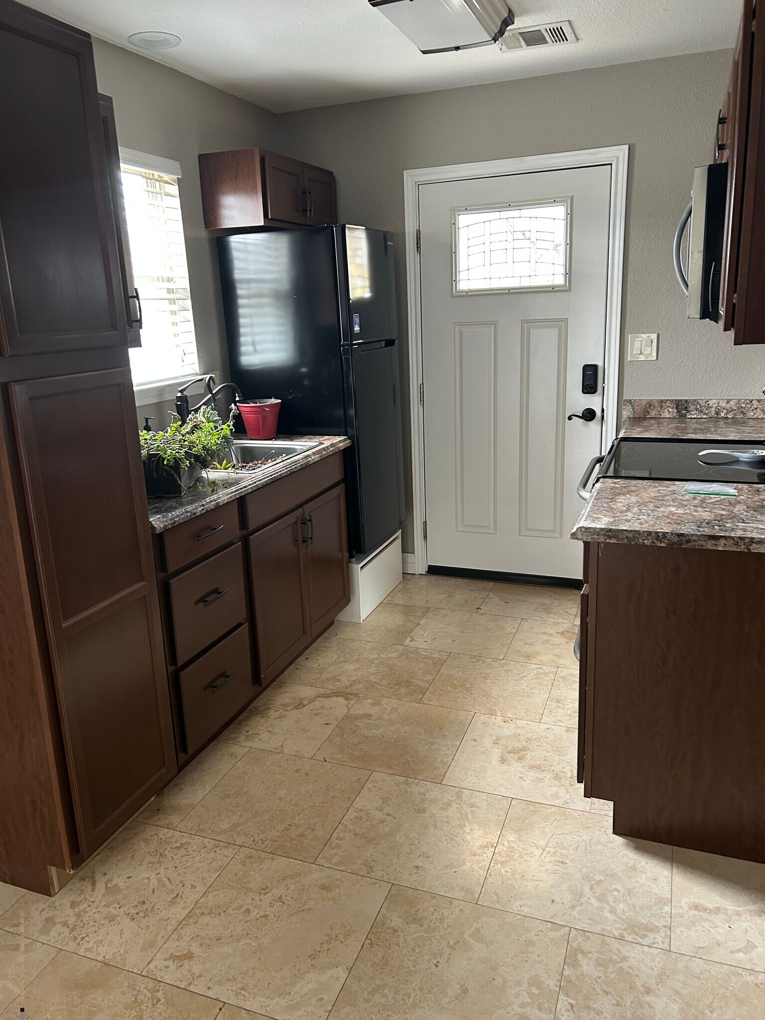 Kitchen - 6108 Cloudy Ridge St