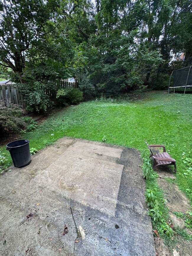 Building Photo - 3 Bedroom 1.5 Bath in Dormont!