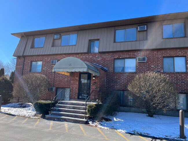 Building Photo - 35 Log St