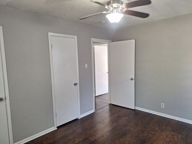 Building Photo - 1225 Harrison Ln