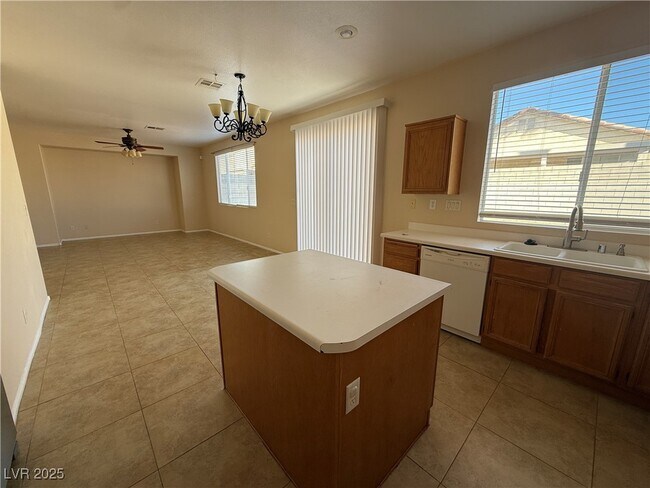 Building Photo - 9950 Shadow Grove Ave