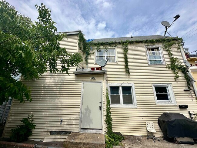 Primary Photo - 2521 Centennial Ave