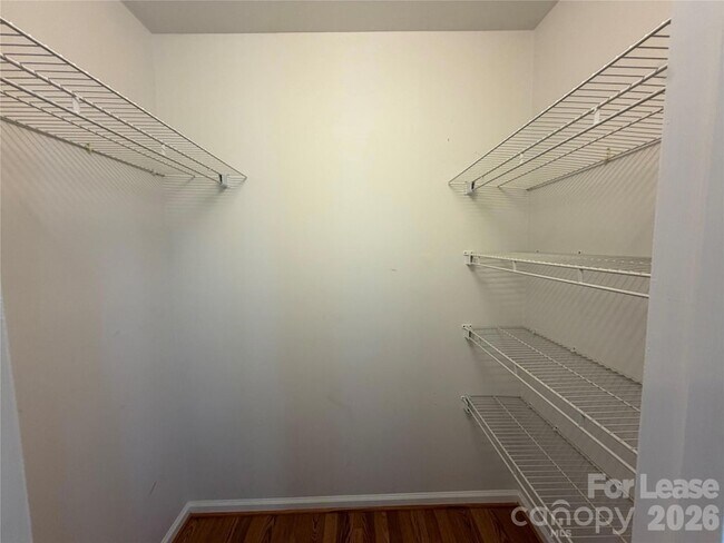 Building Photo - 236 Meadow Oaks Dr
