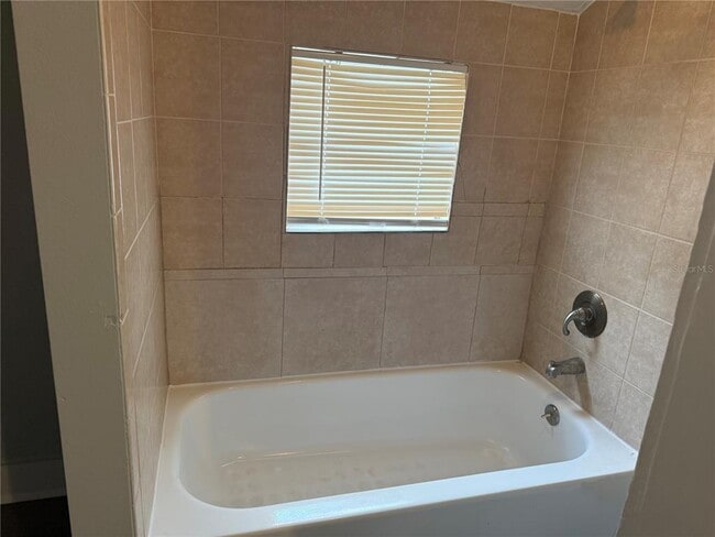 Building Photo - 719 E 8th St