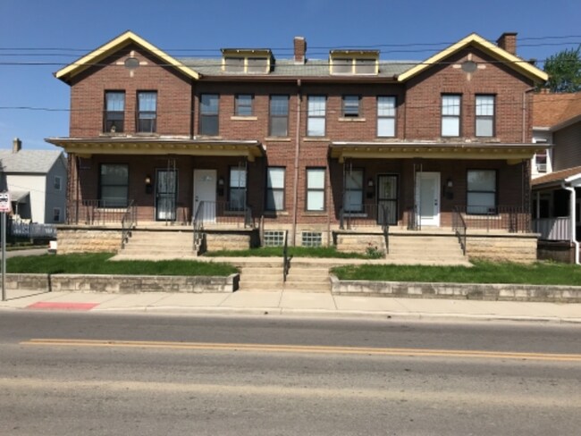 Building Photo - 387 St Clair Ave