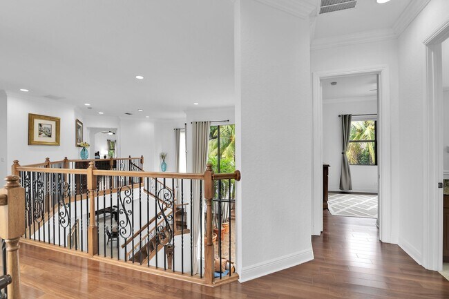 Building Photo - 10703 Versailles Blvd