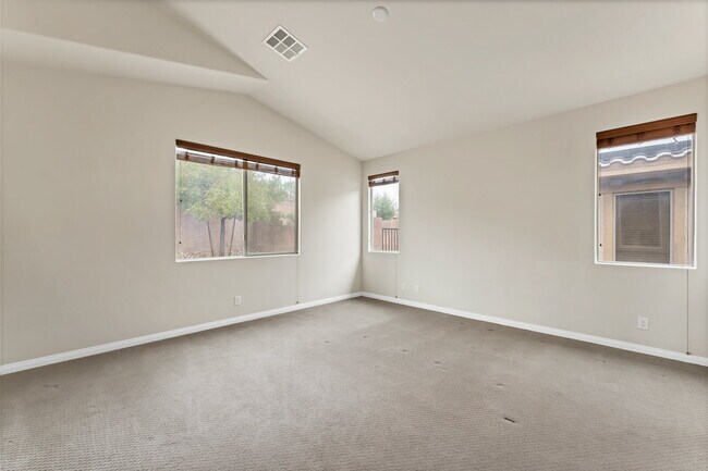 Building Photo - "Charming 3-Bed Oasis with 2 Baths in Henderson – 1716 Sq Ft of Comfort!"